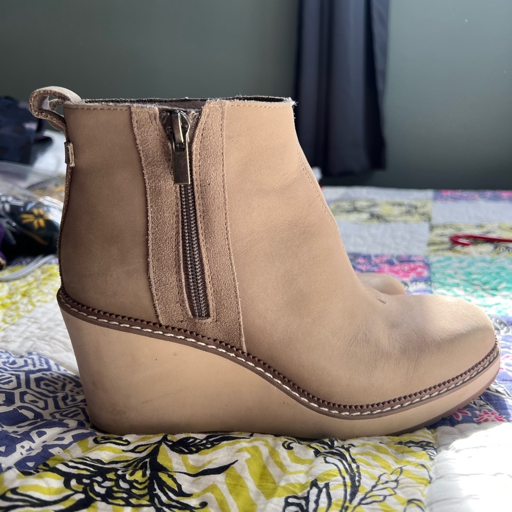 Toms wedge booties